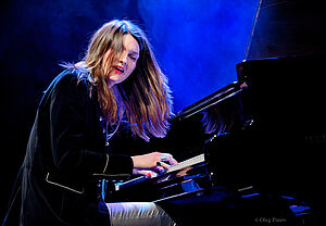 Kristina Barta spielt Klavier