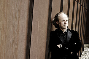 Porträtbild von Organist Bernhard Lidl