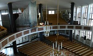 Innenansicht der Kirche St. Matthäus mit Blick auf die Orgel