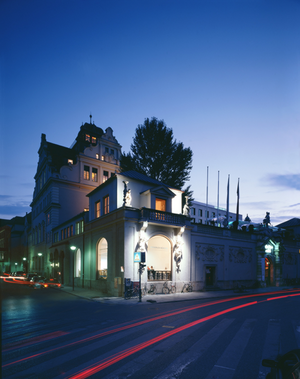 Münchner Künstlerhaus zur Abenddämmerung
