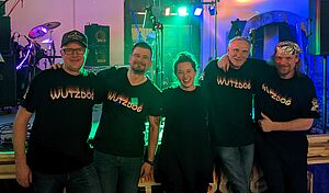 Band Wutzdog vor Bühne