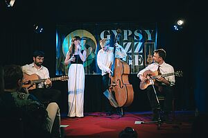 Die Band Eva Sur Seine auf der Bühne