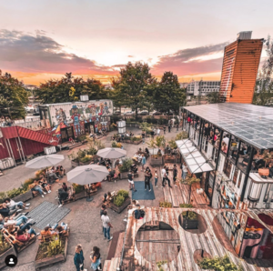 Transit Rooftop Bar am Abend von oben