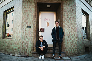 Zweitgeist vor Eingangstür