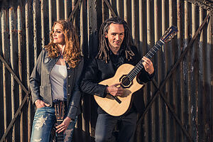 Band Suzan und Dennis mit Akustik Gitarre