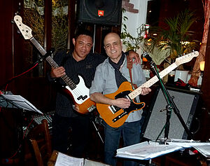 Latino-Duo BayaGuana mit Gitarren
