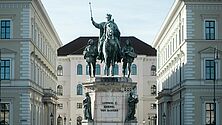 Die Reiterstatue Ludwig I. am Odeonsplatz