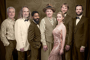 Die sieben Mitglieder der Band Swing Lyons