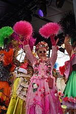 Tanzendes Marktweib am Faschingsdienstag